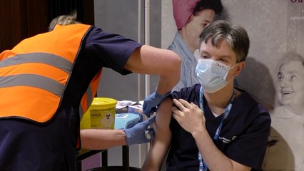 Dr Julian Spinks joins us to discuss the latest health headlines