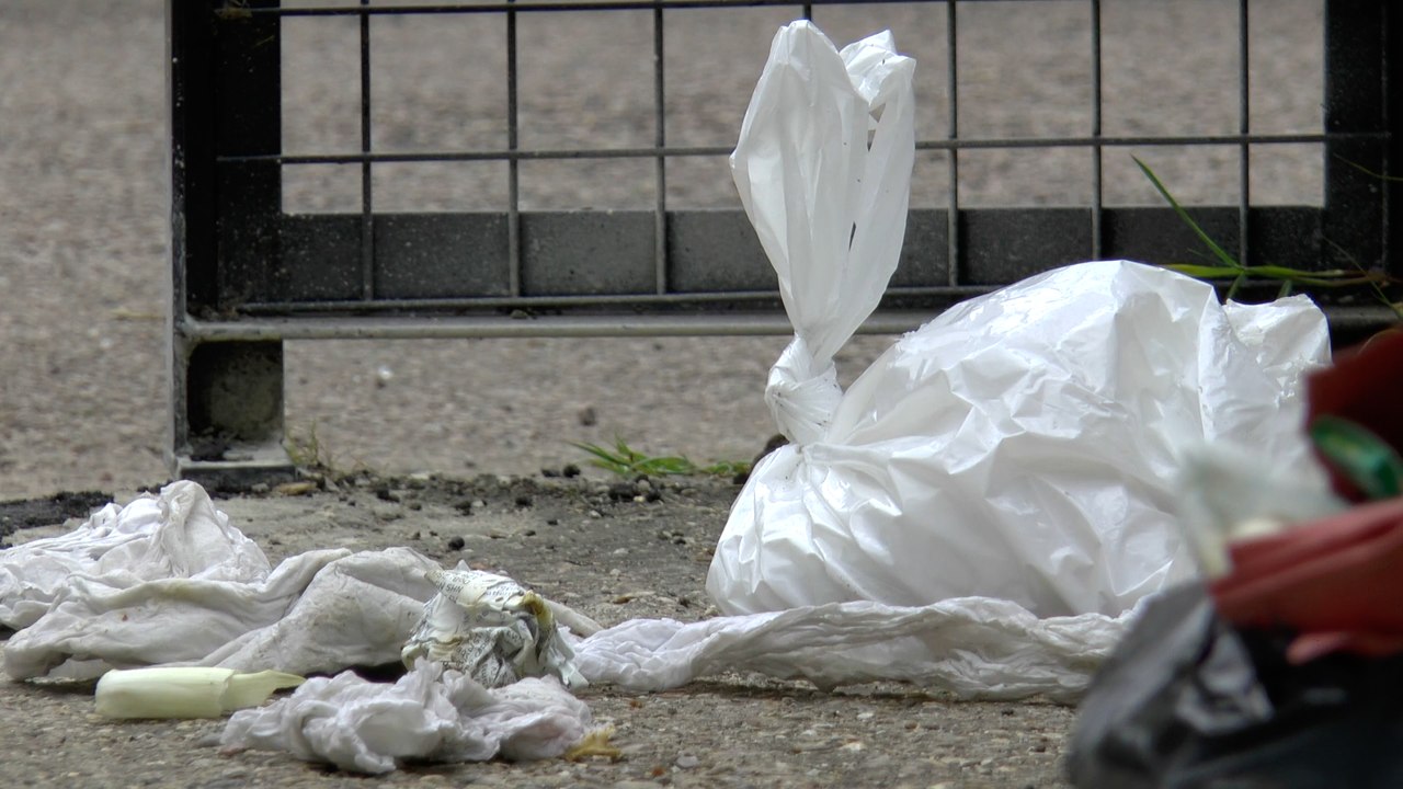 Medway Residents slam council for leaving bins uncollected for a month video Dailymotion