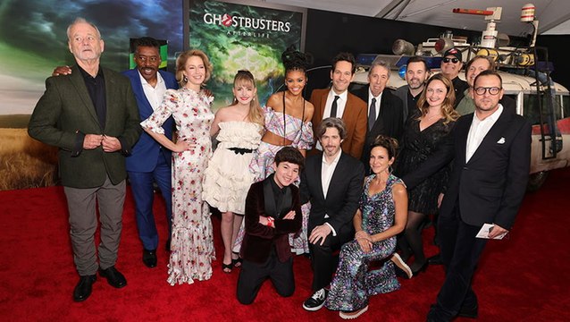 ‘Ghostbusters: Afterlife’ Stars Reunite On The Red Carpet And Discuss Honoring Harold Ramis | THR News