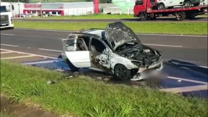 Carro de Santa Tereza fica destruído em incêndio enquanto pai e filho voltavam de exames em Cascavel