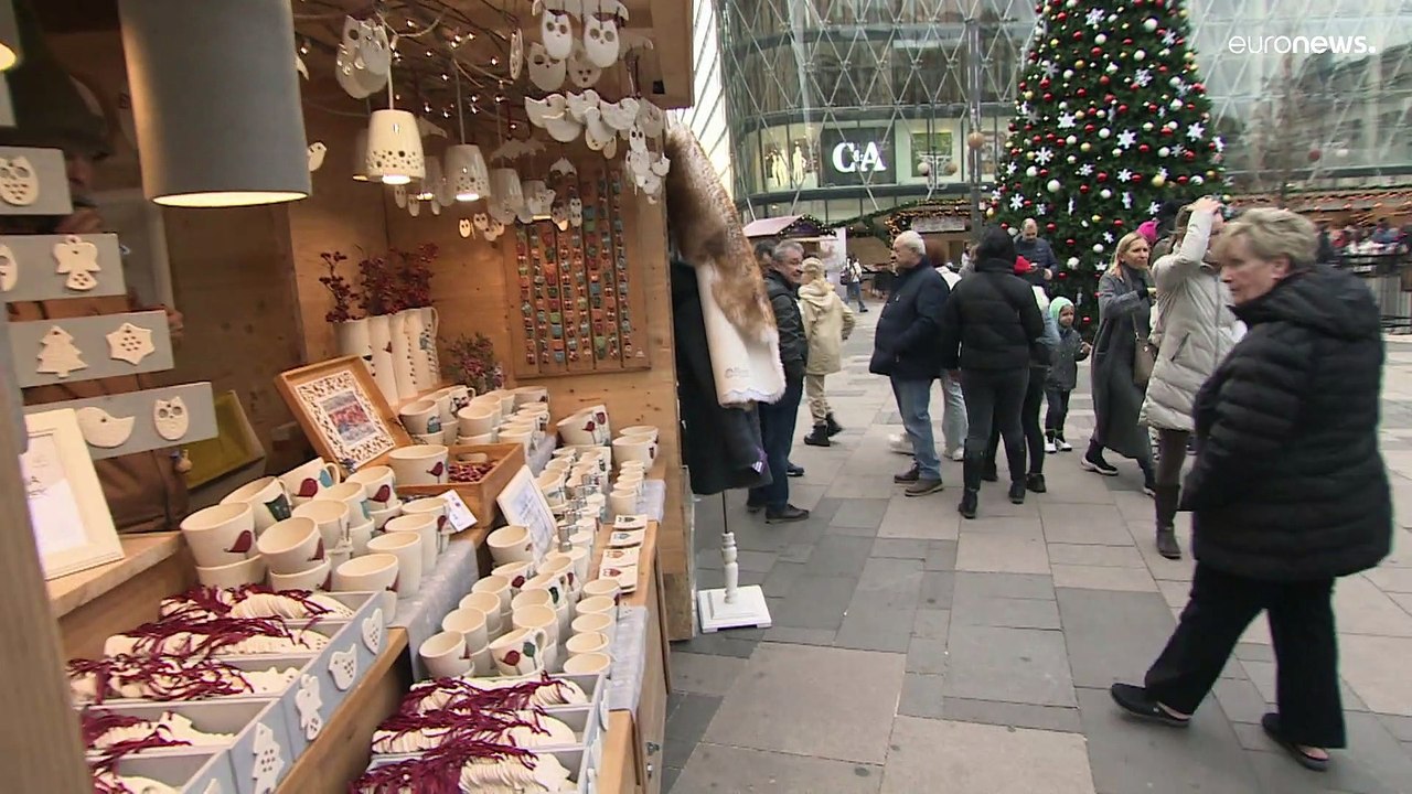 Warten auf den Weihnachtsmann - Budapester Weihnachtsmarkt öffnet