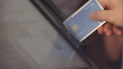 "내려라" vs "못 내린다"...또 '카드 수수료 인하' 신경전 / YTN