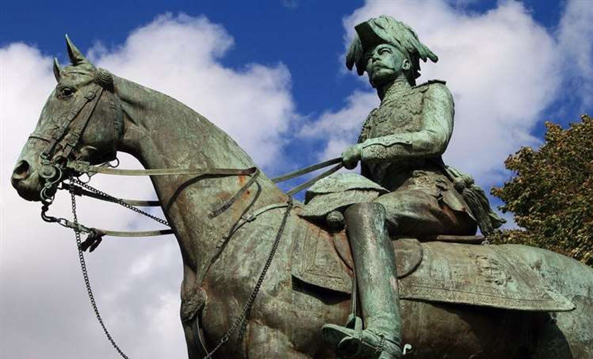 Calls to remove a Chatham statue after hundreds gather for large protest