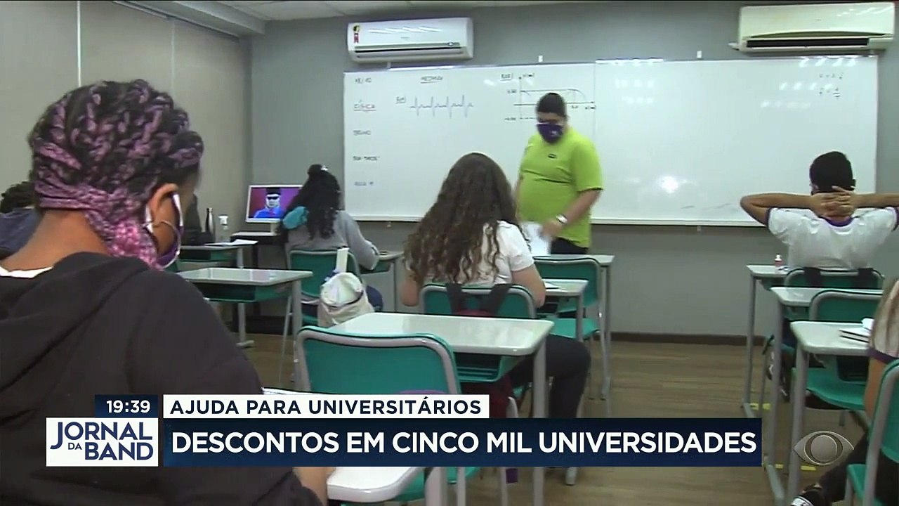 Superar dificuldades financeiras é o principal desafio de universitários que querem voltar a estudar. Para ajudar, uma campanha oferece descontos em mensalidades.