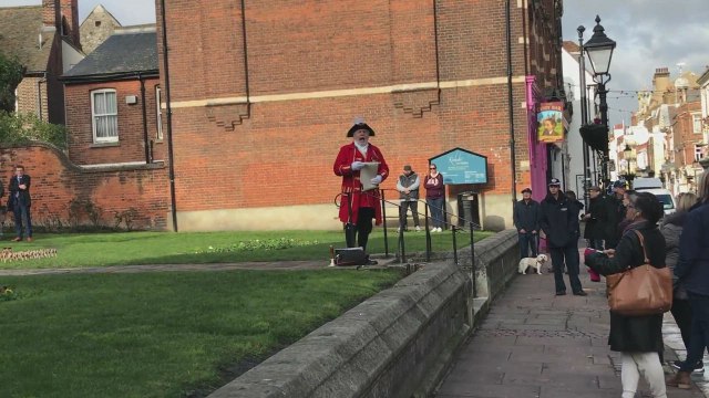 Rochester Town Crier reads out names of fallen soldiers at Remembrance service