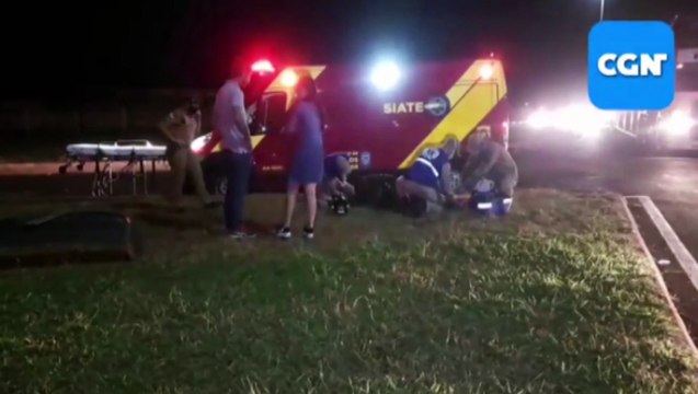 Casal sofre fraturas após colisão no Trevo do Guarujá; motorista do carro fugiu do local