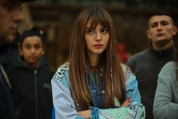 Üç Kuruş'un güzel oyuncusu Aslıhan Malbora, mini şortlu pozlarıyla büyülüyor