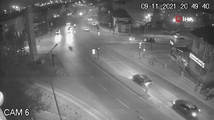 Bursa'da korkutan kaza! Motokuryeye çarptı arkasına bile bakmadı