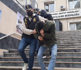 KAPILARI KALDIRIM TAŞIYLA KIRAN HIRSIZLAR YAKALANDI