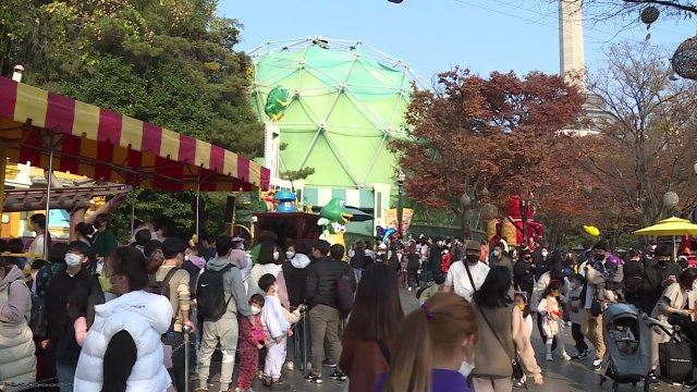 막바지 가을...미세먼지에도 나들이객 '북적' / YTN