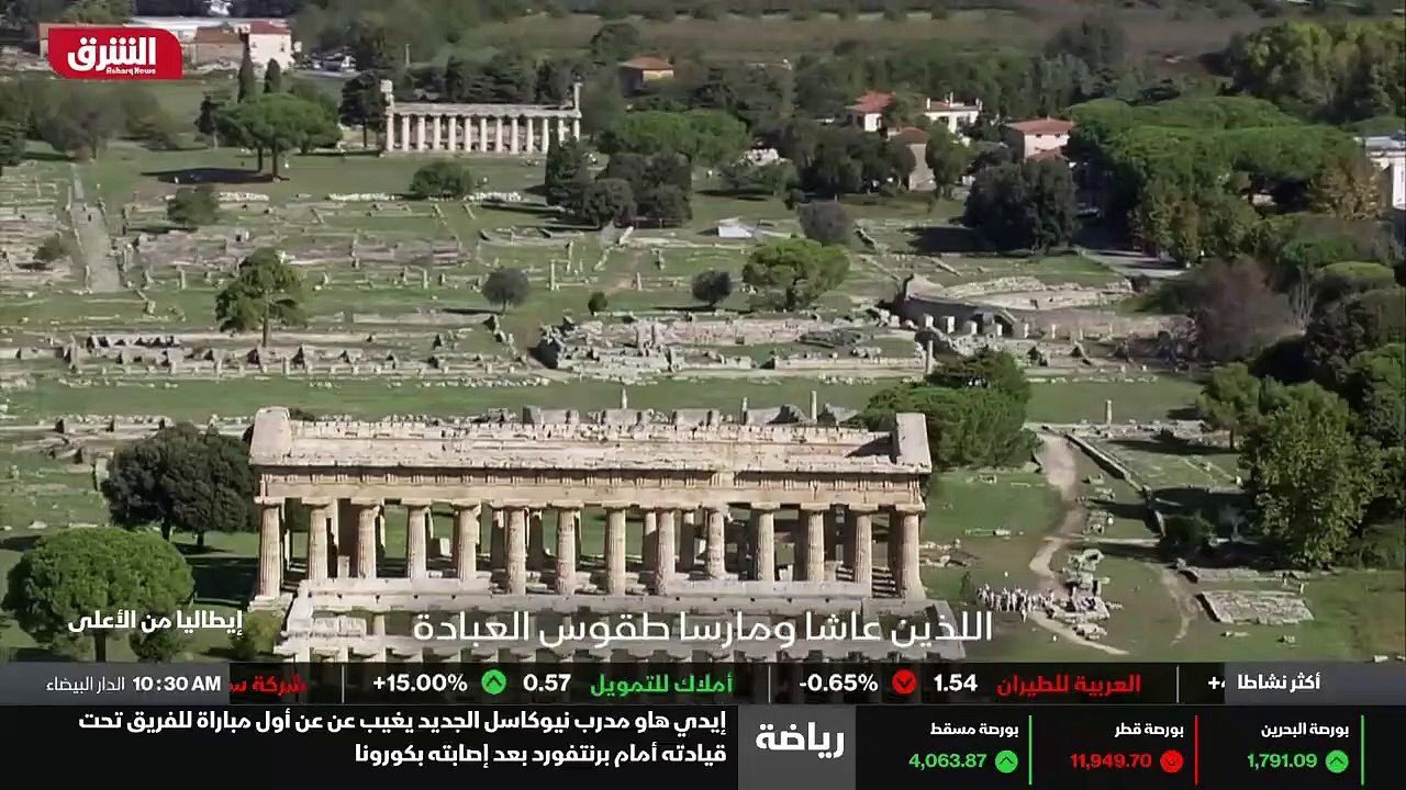 ...إذ تبرز نقوش تصور ال اهلها غيره على بعض ...