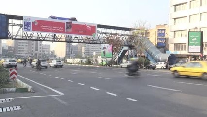 İran'da cinsiyet tartışmalarıyla gündem olan Koudaei'nin posterleri Tahran meydanlarına asıldı