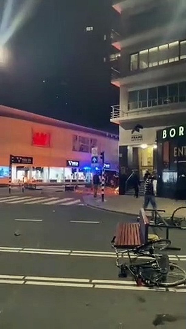 Coronavirus : Les images choc de la police néerlandaise qui a tiré à balles  réelles cette nuit lors d'une manifestation contre le confinement - Vidéo  Dailymotion