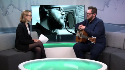 Steve Hewitt performs in the studio