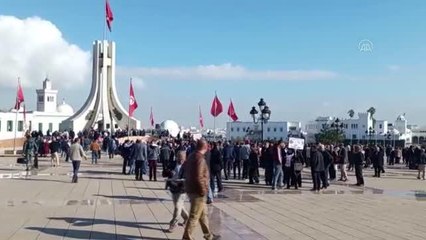 Parlamentonun açılması ve erken seçim talebiyle gösteri yapıldı