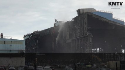Giant crane pulls down Sheerness steel mill
