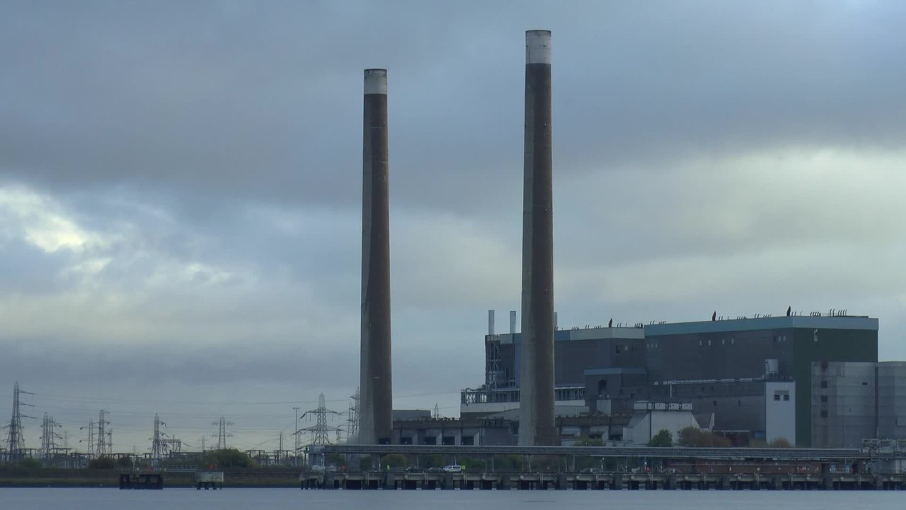 The chimneys fall at Tilbury power station