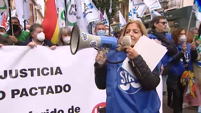 Funcionarios de Justicia se manifiestan en Madrid contra el bloqueo a la subida salarial