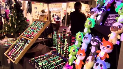 Réactions des visiteurs au Noël Artisanal 2021 à La Halle de Martigues au micro de Davy Moisson