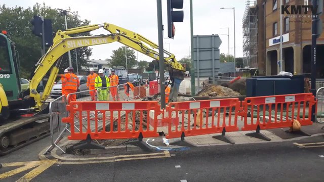 New lane closures cause traffic chaos