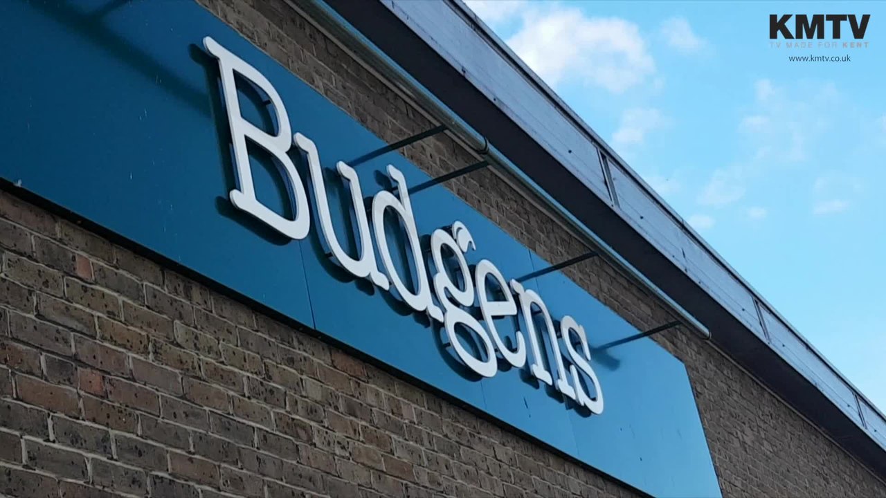 Budgens closes stores