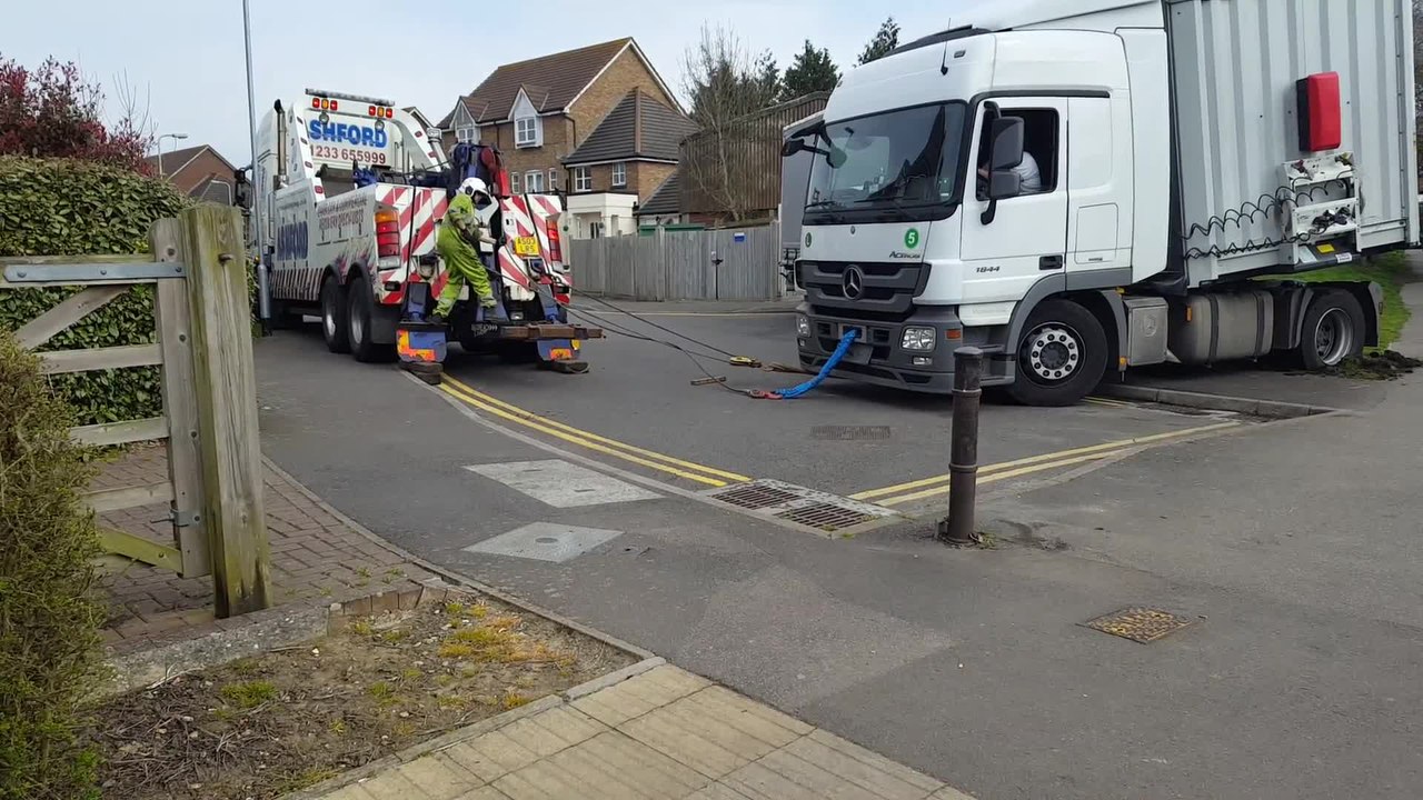 Lorry driver escapes sticky situation in Ashford