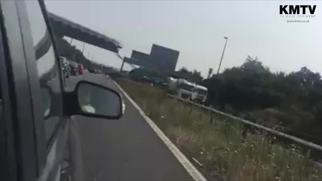 Bridge collapses over the M20