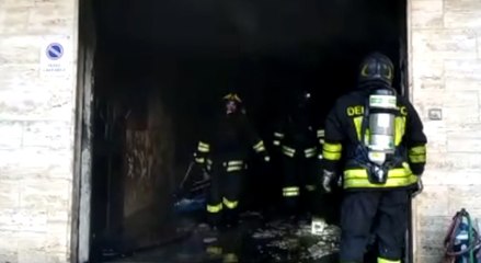 Vibo Valentia - Incendio in un deposito commerciale (20.11.21)