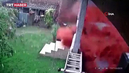 Brezilya'da sel: Çamurlu su evi yerle bir etti