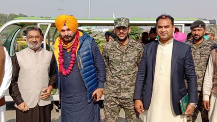 Moments when Navjot Sidhu shows love for Pakistan
