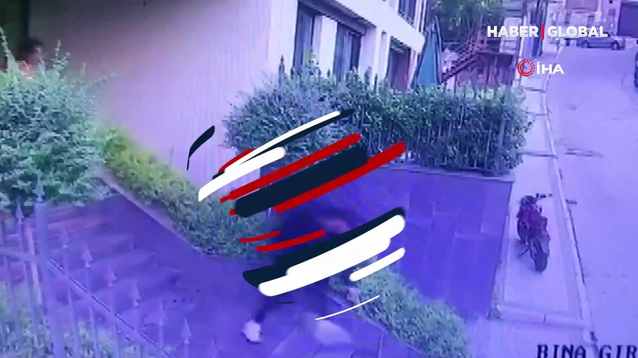 Beyoğlu'nda bir kadını kadını gasp eden saldırgan gasp edildi