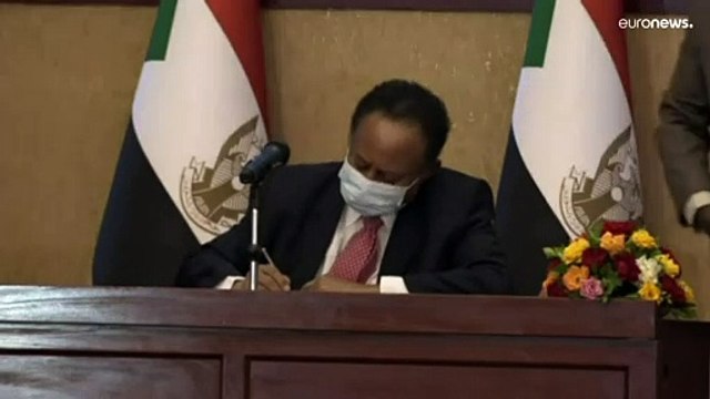 شاهد: عبد الله حمدوك يعود لرئاسة الحكومة السودانية وسط تواصل المظاهرات