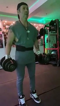 —Gear from @bodyengineers—Happy Thursday ! ☔️—Salut la famille, j’espère que vous allez bien mieux que ce temps de pluie ? Voici mon entraînement Bras de ce jeudi soir après une longue journée et pleins de courbatures dues au petit congé sympathiq