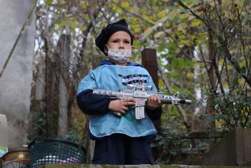 Son dakika haberi: ZONGULDAK - Küçük Mikail "jandarma" yazılı montuyla her gün ekiplerin yolunu gözlüyor