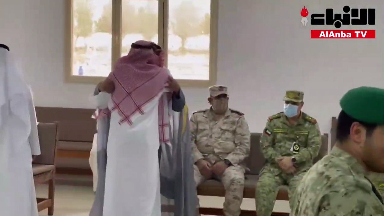 وزير الداخلية يتقدم المشيعين في رفات شهداء الغز...