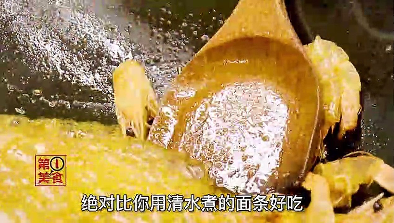 【第一美食】把鲈鱼当容器，厨师长秘制蒜蓉酱，做一道蒜蓉粉丝虾