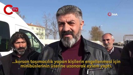 Minibüslerinin üzerine uzanıp korsan taşımacılığa 'hayır' dediler
