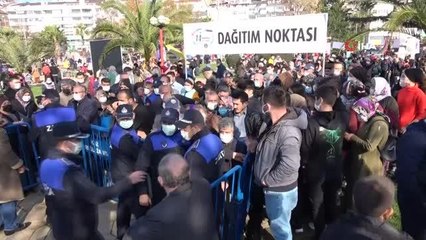 Yüzlerce kişi aynı mangalda hamsi pişirdi