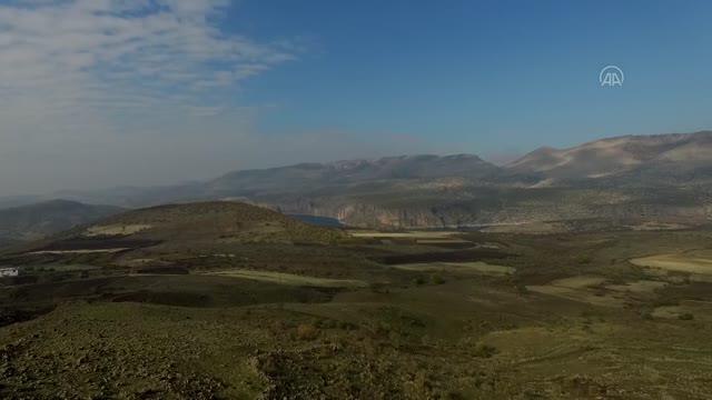 ŞANLIURFA - Sonbaharın renklerine bürünen Takoran Vadisi'nde doğa yürüyüşü düzenlendi
