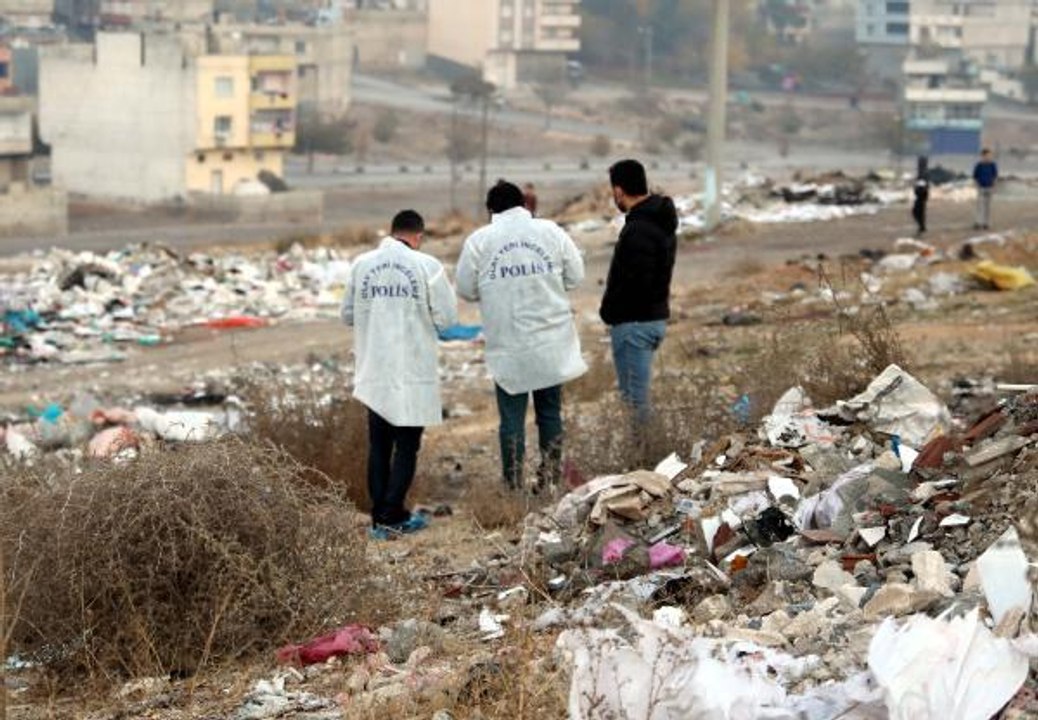 Çöplükte kadın çantası içerisinde cenin bulundu