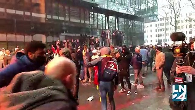 Crise sanitaire : Regardez les incidents cet après-midi dans les rues de Bruxelles ou des dizaines de milliers de personnes manifestent aux cris de Liberté !