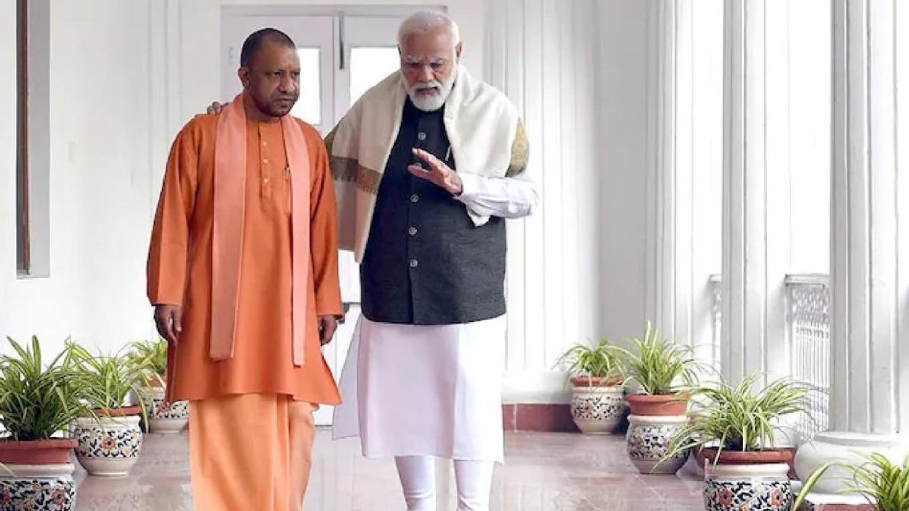 Political analysis of CM Yogi's picture with PM Modi