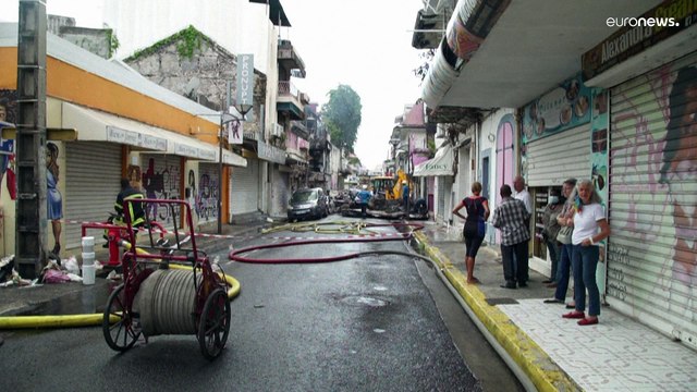 После трёх ночей беспорядков на Гваделупу направили 2250 полицейских и жандармов