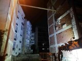 İzmir'de bir inşaatın temel kazısı esnasında yan binada kayma oluştu, 5 apartman boşaltıldı