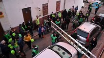 Un centenar de personas participa en la ocupación de una vivienda en el distrito madrileño de Vallecas