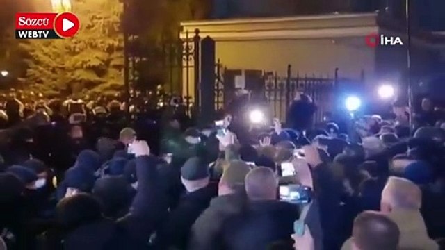 Ukrayna'da, Poroşenko destekçileri Başkanlık binasını basmaya çalıştı