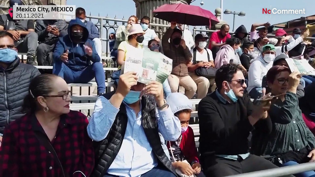 Farbenfrohe Parade erinnert an Revolution von 1910 in Mexiko