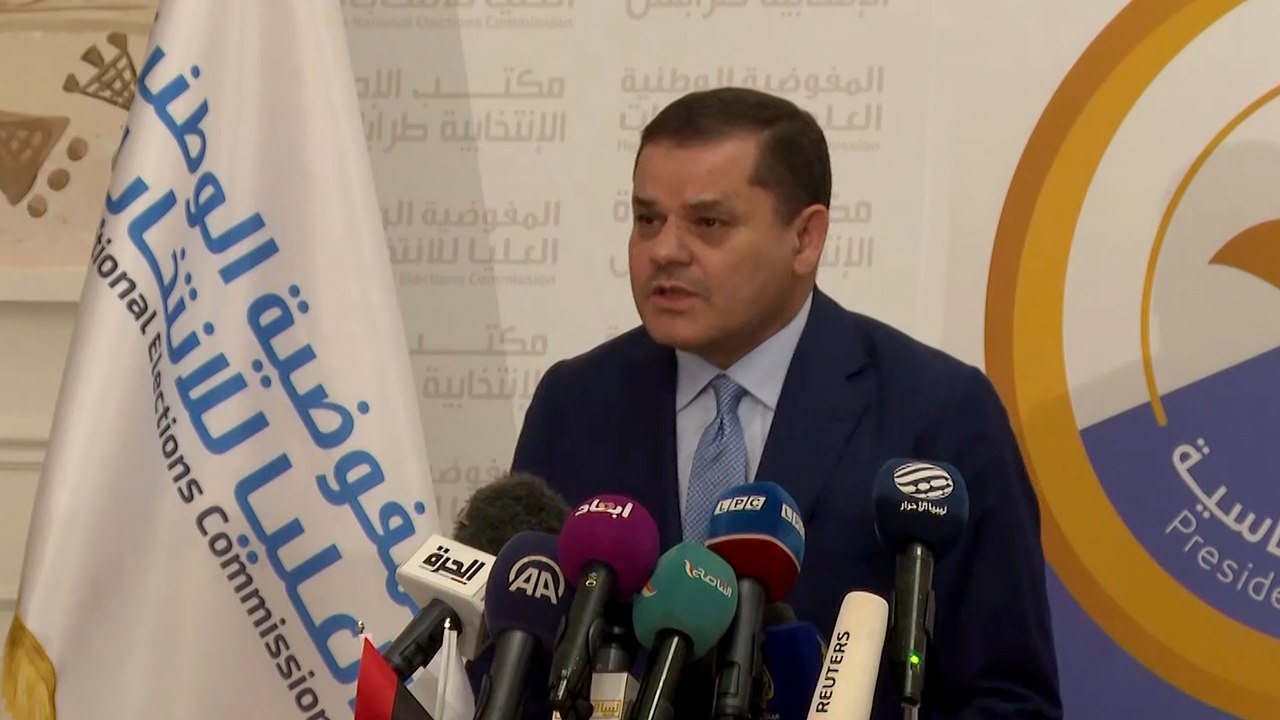 عبد الحميد الدبيبة يقدم وثائق ترشحه للانتخابات الليبية