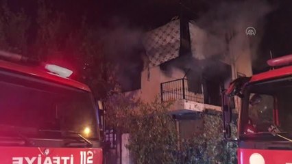 Kundaklanan ev kullanılamaz hale geldi