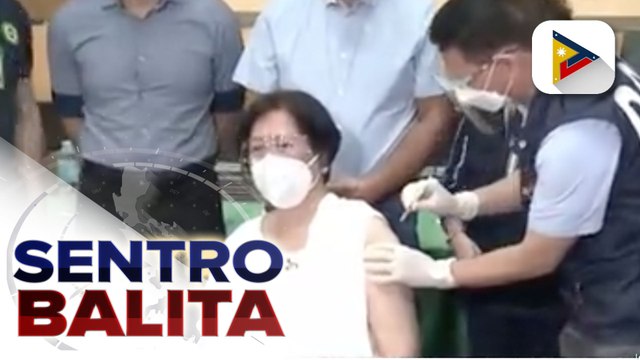 Pagtuturok ng booster shot sa senior citizens at third dose sa mga immunocompromised, sinimulan na
